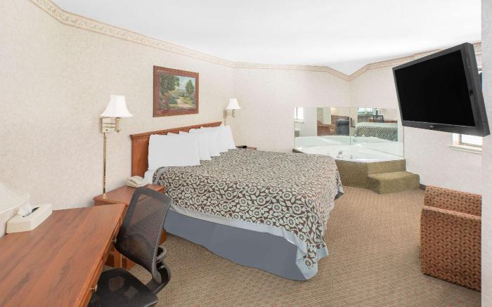 Days Inn & Suites by Wyndham Brinkley