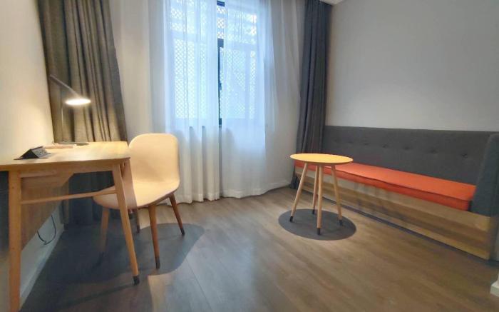 Hanting Premium Hotel Shanghai Loushanguan Road Metro Station