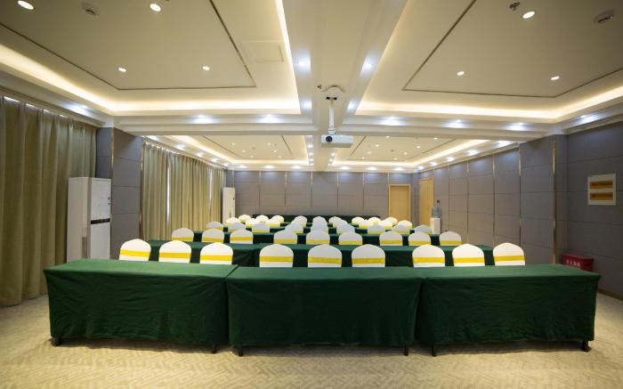 Starway Hotel Zhengzhou Economic Development Zone East Futa Metro Station