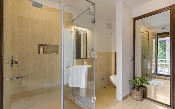 StayVista at Bellevue with Outdoor Jacuzzi