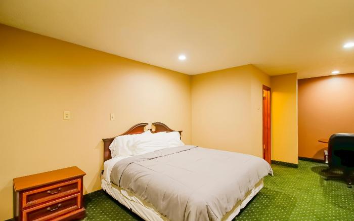 OYO Pinewood Inn & Suites Silsbee