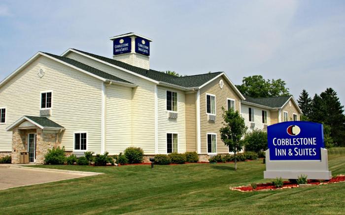 Cobblestone Inn & Suites - Clintonville
