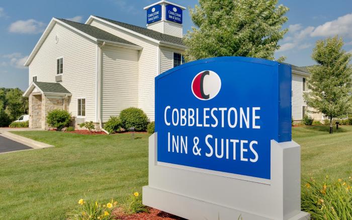 Cobblestone Inn & Suites - Clintonville