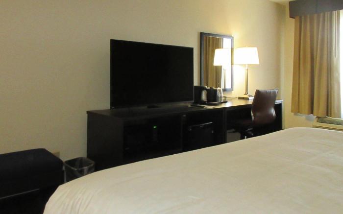 Clarion Pointe Evansville North