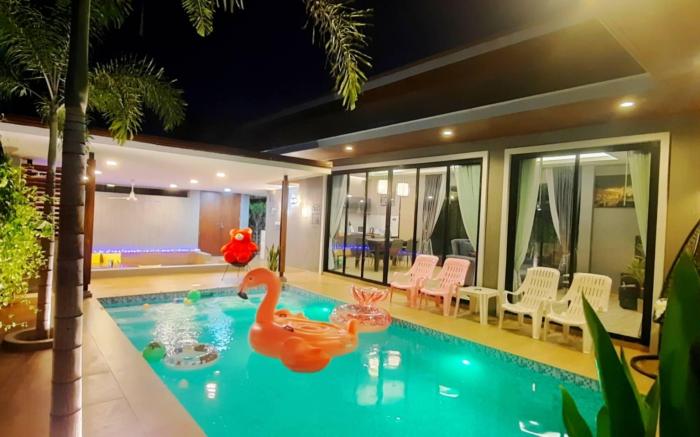 Colorful Pool Villa  cha-am