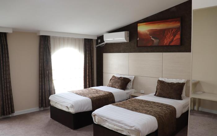 CITY HOTEL