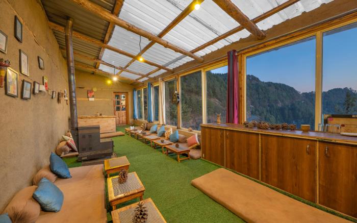 Gadegal Homestay Narkanda Room and Pahadi Cafe 