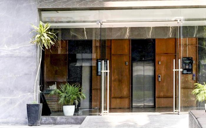 Super Townhouse PBG Mall Vashi