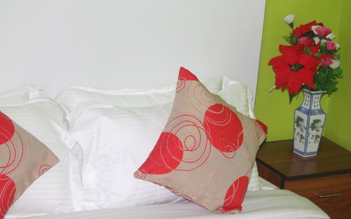 BEVERLY HILLS HOME STAY 