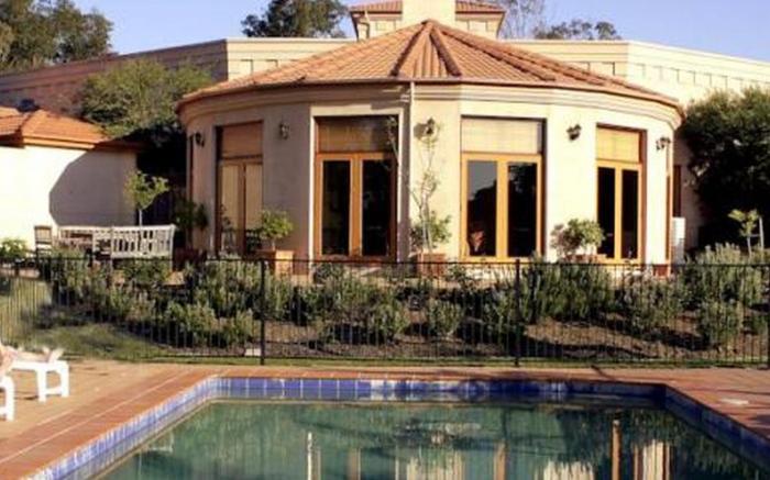 Estate Tuscany, The Mill & Brokenback Bar