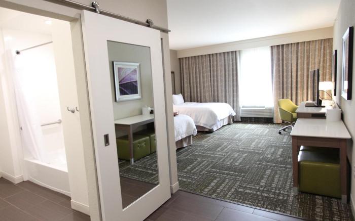 Hampton Inn & Suites Dallas Market Center