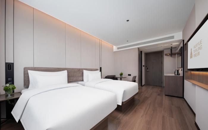 Yiwu Byland World Hotel