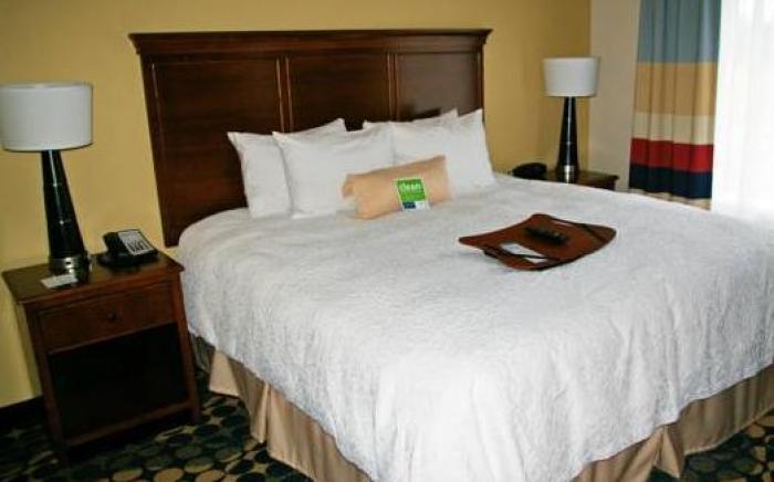 Hampton Inn & Suites Huntersville
