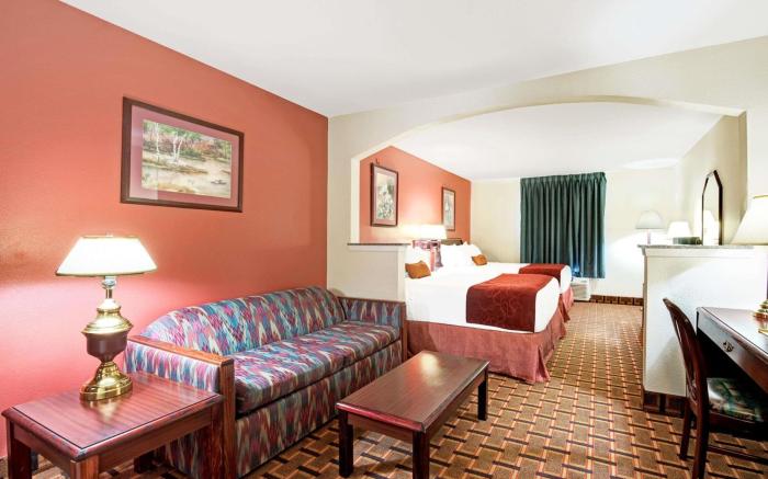 Days Inn by Wyndham Dallas Plano