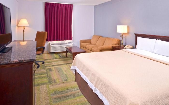 Country Garden and Suites