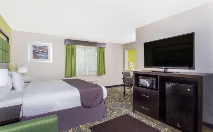 AmericInn by Wyndham Delafield