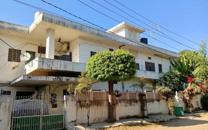 Independent Large Studio with Two Rooms Kitchen 