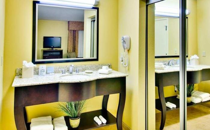 Hampton Inn & Suites Moreno Valley