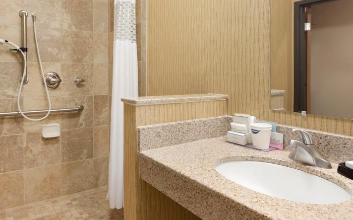 Hampton Inn Shawnee