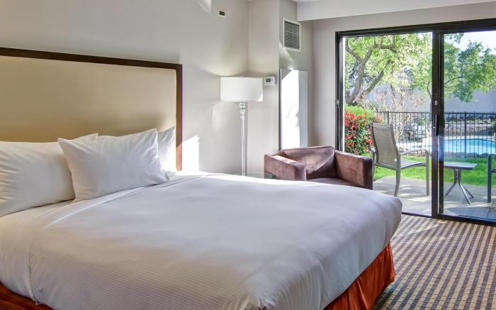 DoubleTree by Hilton Pleasanton at the Club