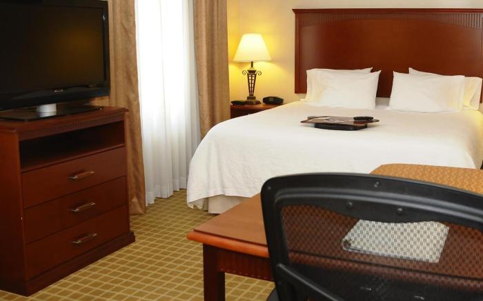 Hampton Inn & Suites Redding