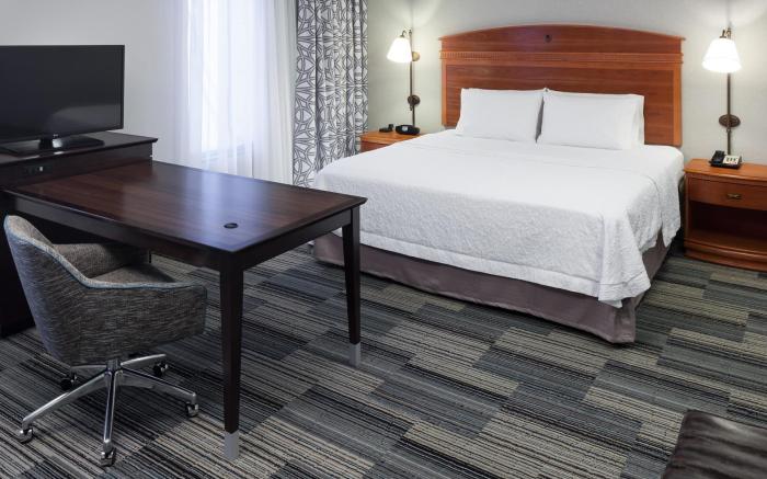 Hampton Inn & Suites Tulare