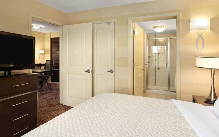 Embassy Suites by Hilton Atlanta Kennesaw Town Center