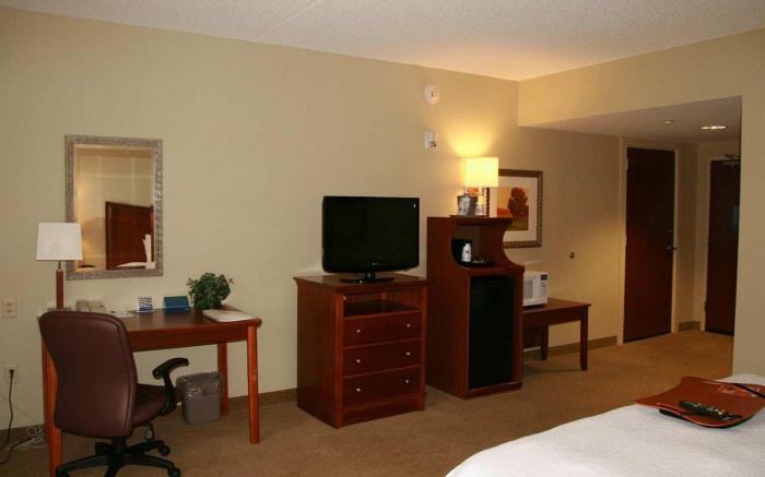 Hampton Inn & Suites Albany-Airport