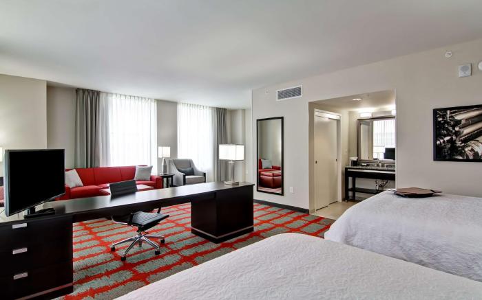 Hampton Inn & Suites Cincinnati-Downtown