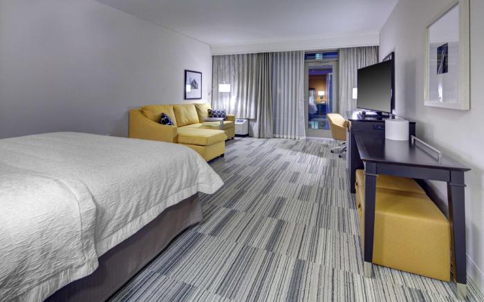 Hampton Inn & Suites Roanoke Downtown
