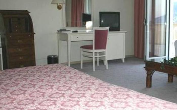 Kouros Hotel