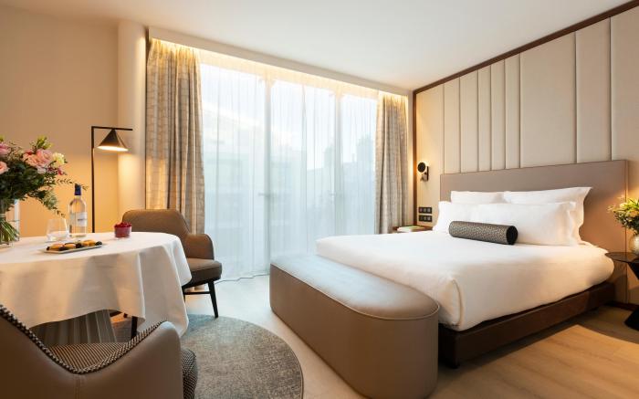 La Clef Tour Eiffel Paris by The Crest Collection