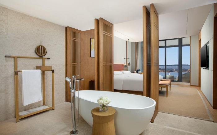voco Thousand Island Lake By IHG