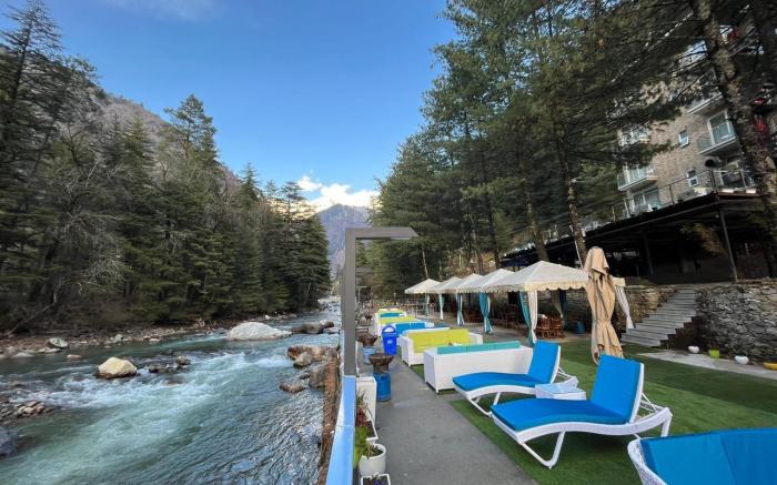 Moksha Riverside Resort Kasol
