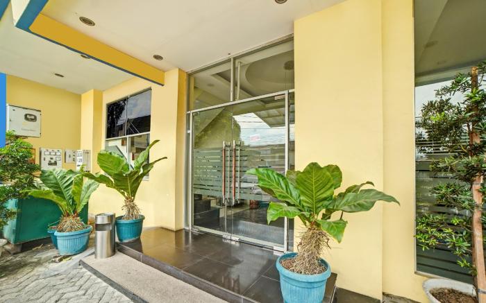 Super OYO 90565 Wesly House
