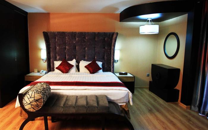 Crown Vista Batam Hotel