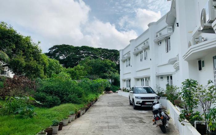 Ascot Hotel