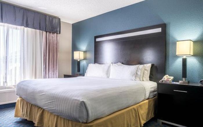 HOLIDAY INN EXPRESS & SUITES ROANOKE RAPIDS By IHG