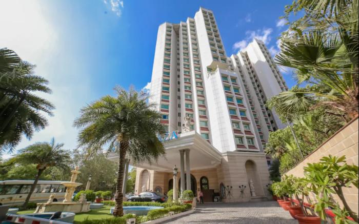 Hotel The Royal Plaza