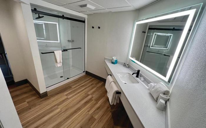 COVE HAVEN RESORT - COUPLES ONLY