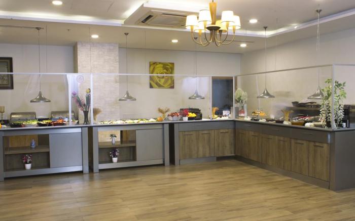 Sarissa Hotel