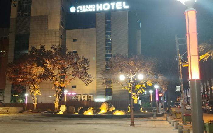 New Grand Hotel