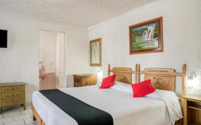 Capital O Farallon Inn