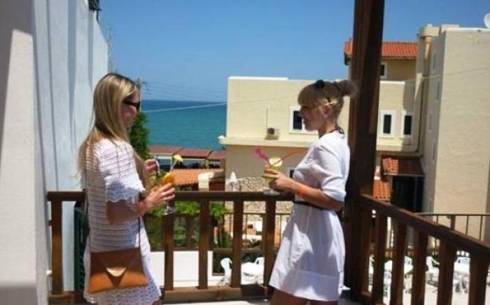 Elmi Beach Hotel & Suites