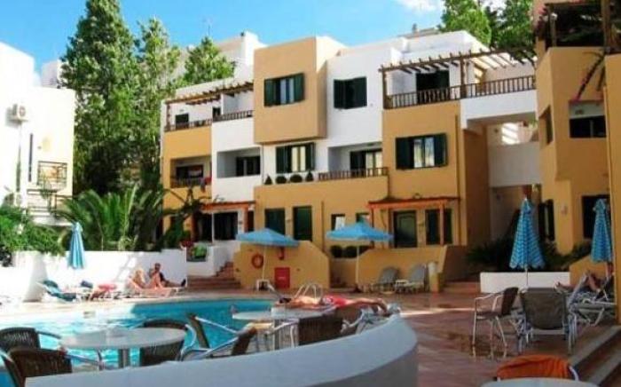 Elmi Beach Hotel & Suites