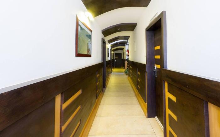 FabHotel Sholas Residency I - Nr. Rose Garden