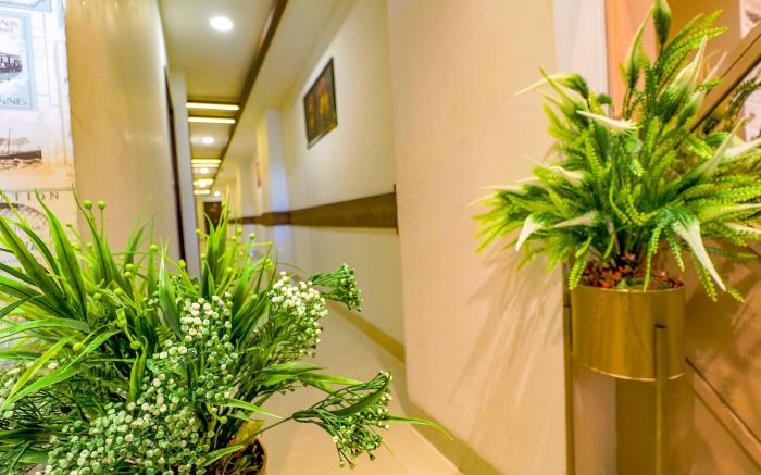 FabHotel California Heights