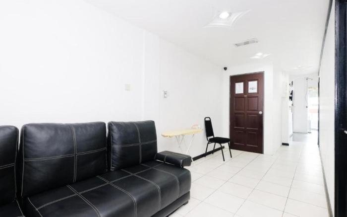 Super OYO 90364 Hotel Gemilang