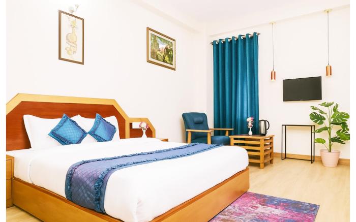 Goroomgo New Ambika Mall Road Manali