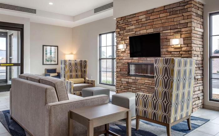 Comfort Suites Scottsdale Talking Stick Entertainment District